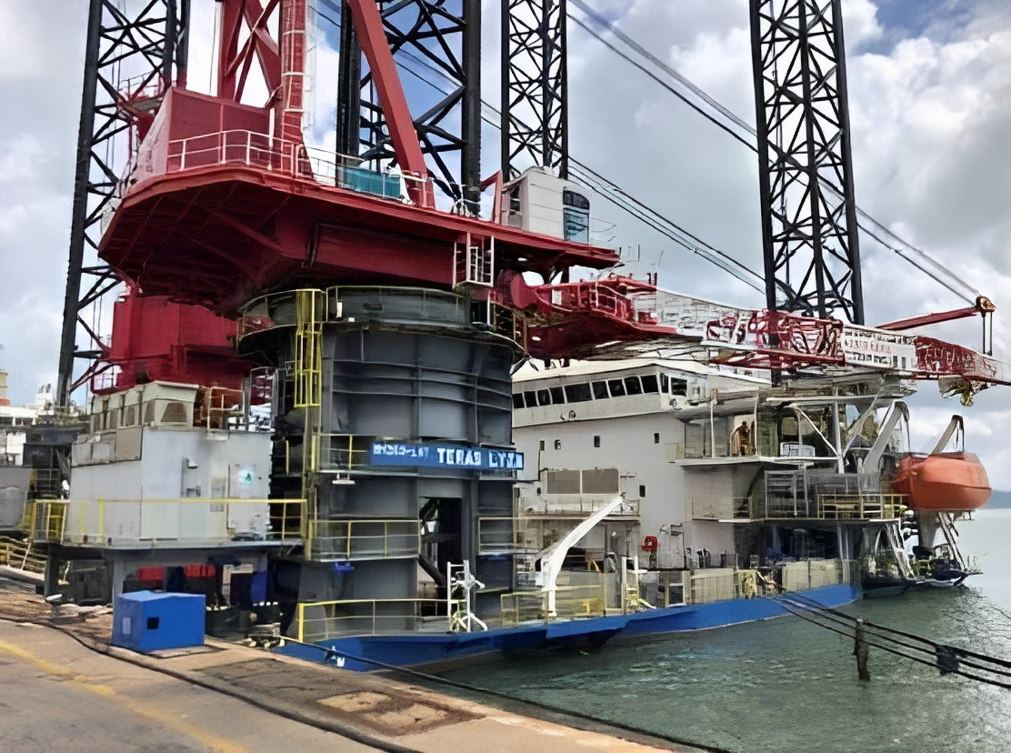 The Teras Lyza at dock